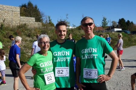 Team Grün läuft - Martina Neubauer mit Sohn Maurus und Bürgermeisterkandidat Hans Wilhelm Knape beim Landkreislauf 2019