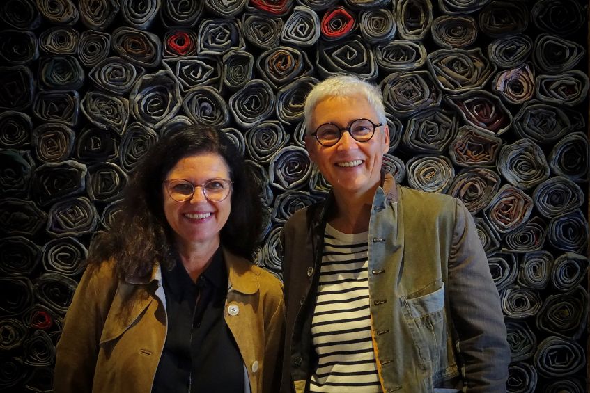 Martina Neubauer mit Bergs Bürgermeisterkandidatin Elke Link bei einem zufälligen Treffen auf der Biennale in Venedig